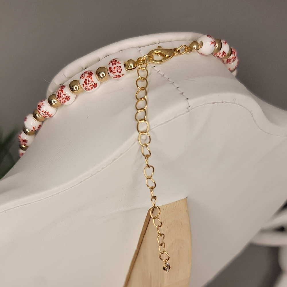 Floral Elegant Burgundy Beaded Necklace with LV Donut - Picture 8 of 10